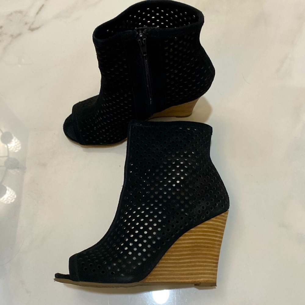 Carlos Regine Black Suede Leather Perforated High Wedge Heel Ankle Boots Sz 7M